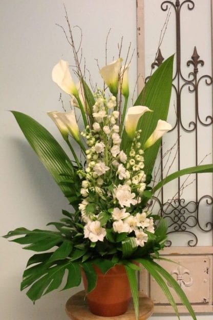 Arrangement de fleurs rustique blanc