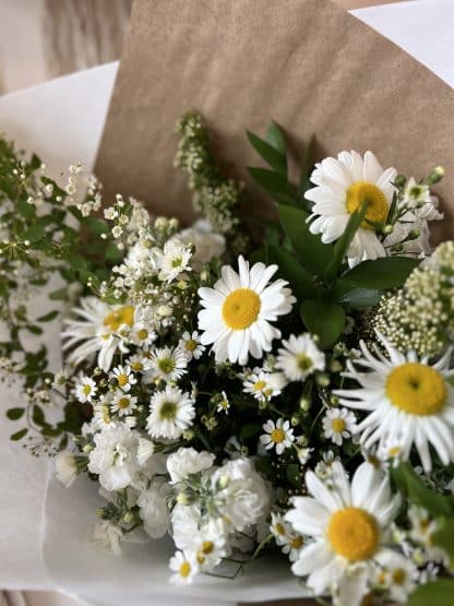 Bouquet de fleurs blanches – Image 3