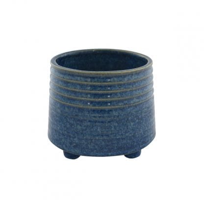 Cache pot bleu sur pieds