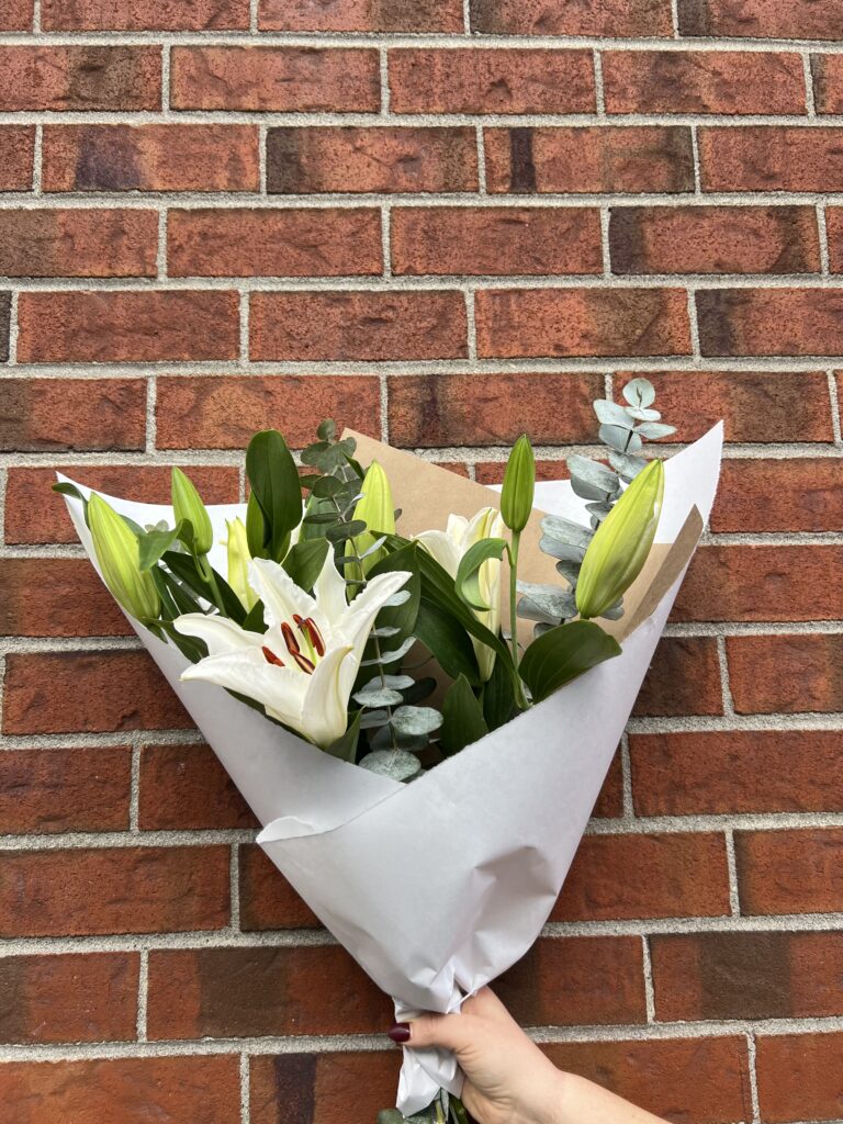 BOUQUET LYS ORIENTAL ET SON FEUILLAGE